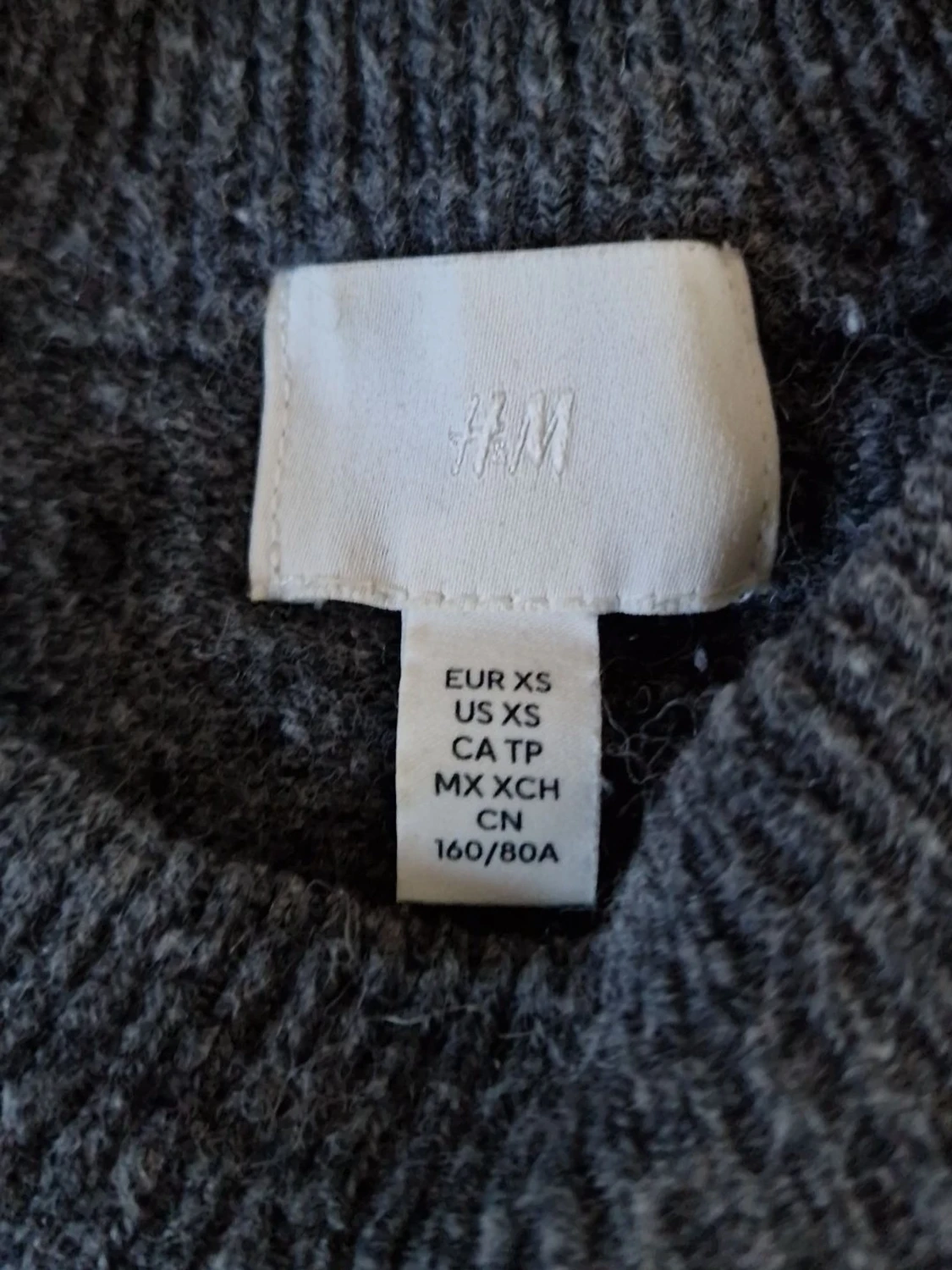 Mörkgrå stickad tröja från H&M - 2