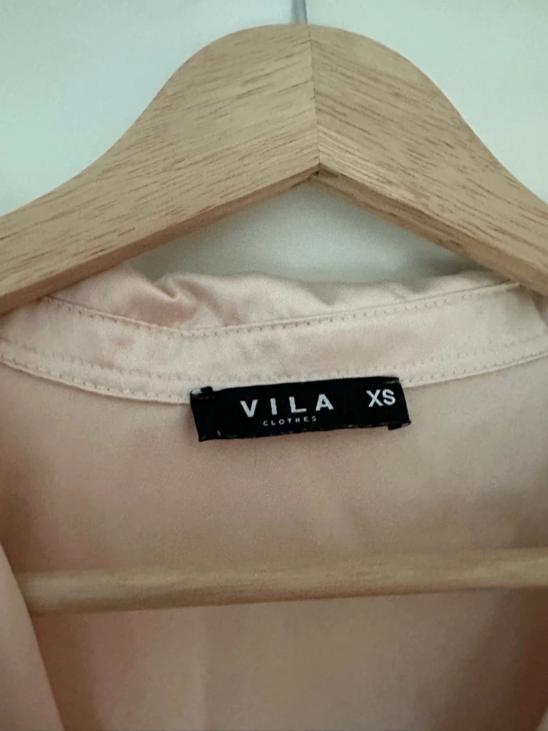 Ljusrosa blus i satin  - 2