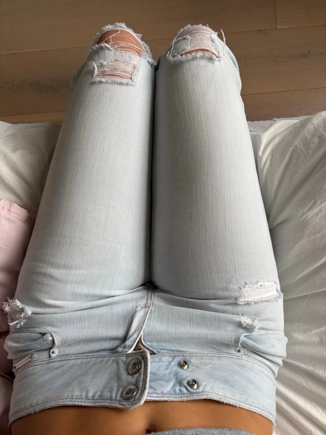 Ljusblå lågmidjade bootcut jeans med hål - 6