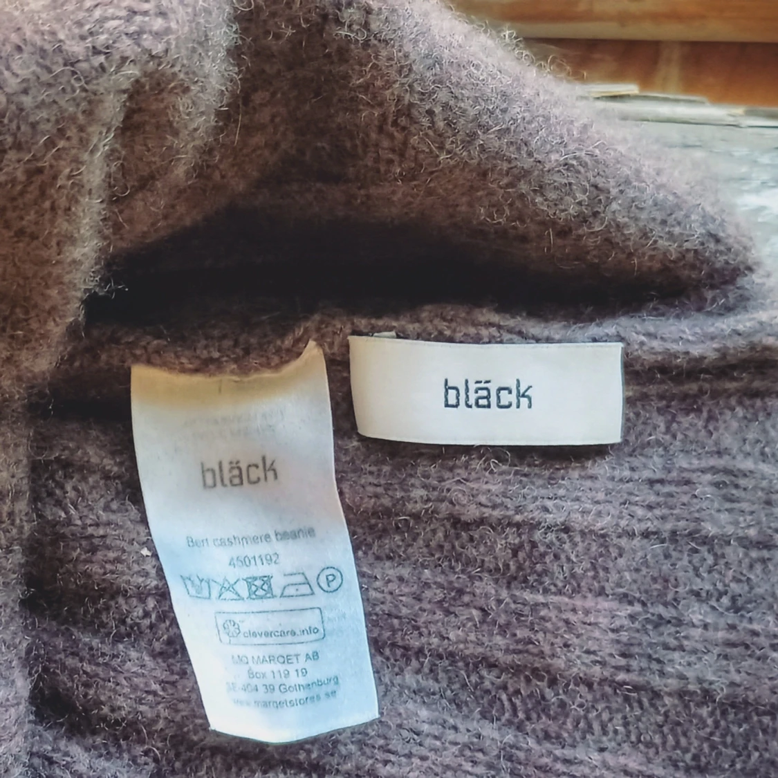 Brun ribbad mössa från Bläck - 4