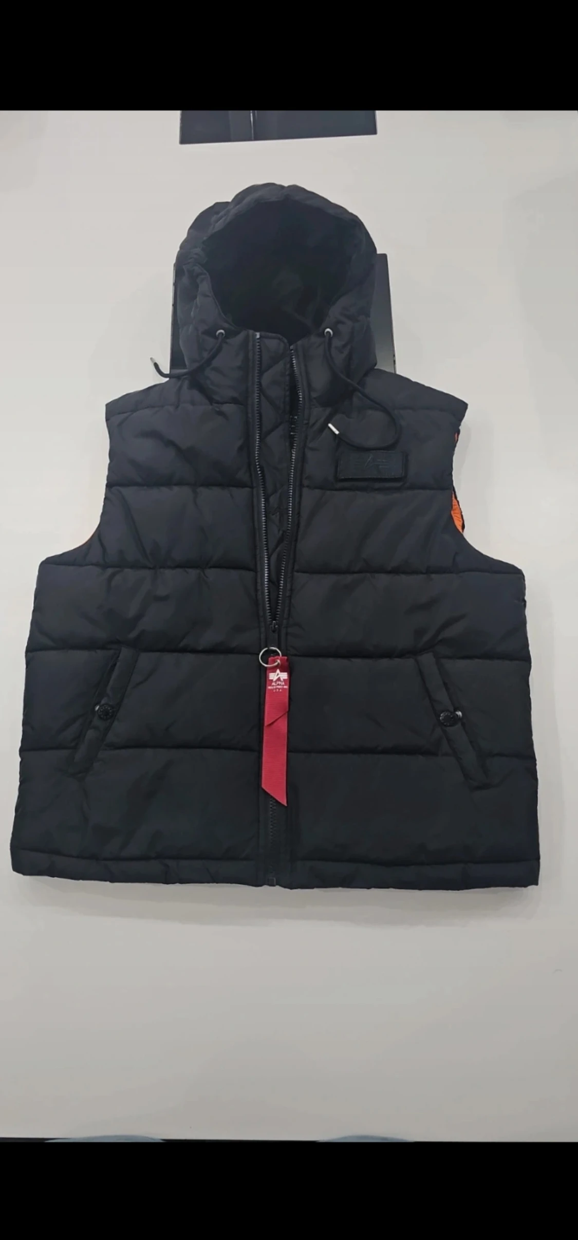 Svart dunväst Alpha Industries M