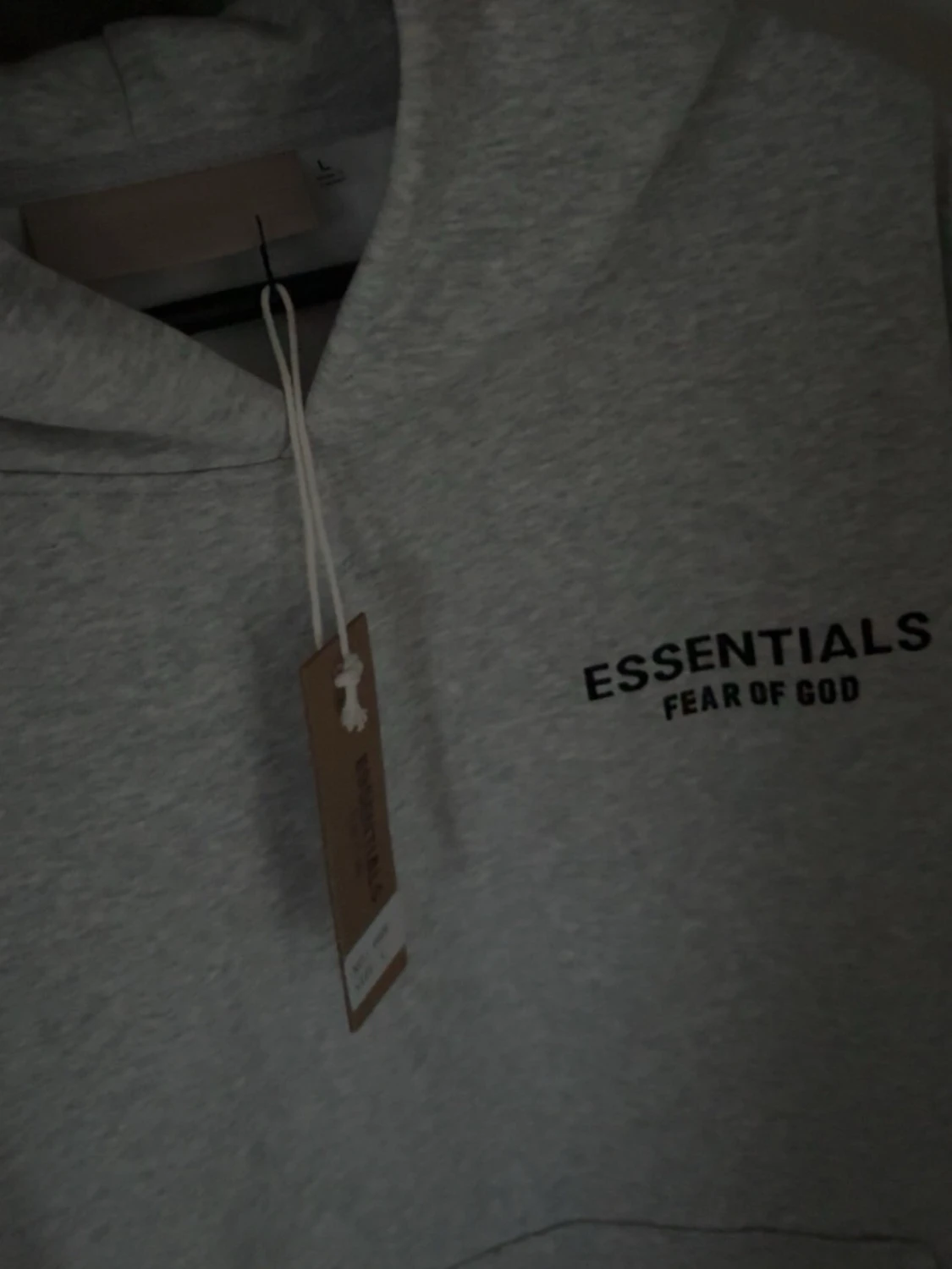 Essentials hoodie i grått - 2