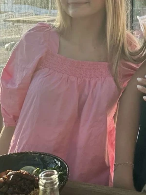 Rosa blus - Söt rosa blus knappt använd! Passar mig som brukar ha S!
