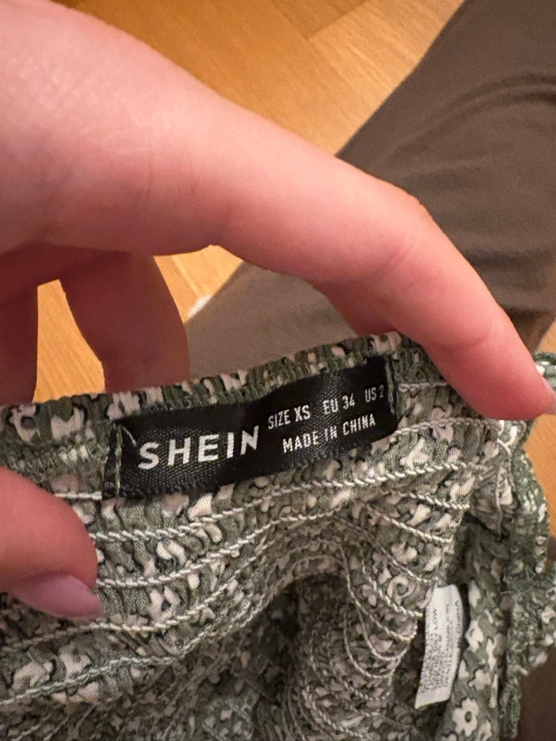 Grön blommig croppad topp från SHEIN, storlek XS - 3