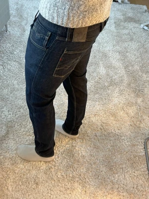 Replay anbass jeans  - Replay Jeans | skick 9/10 | Storlek 32/32 | Pris - 499kr | Modellen är ca 179cm lång | Hör av dig vid minsta fråga eller fundering!!