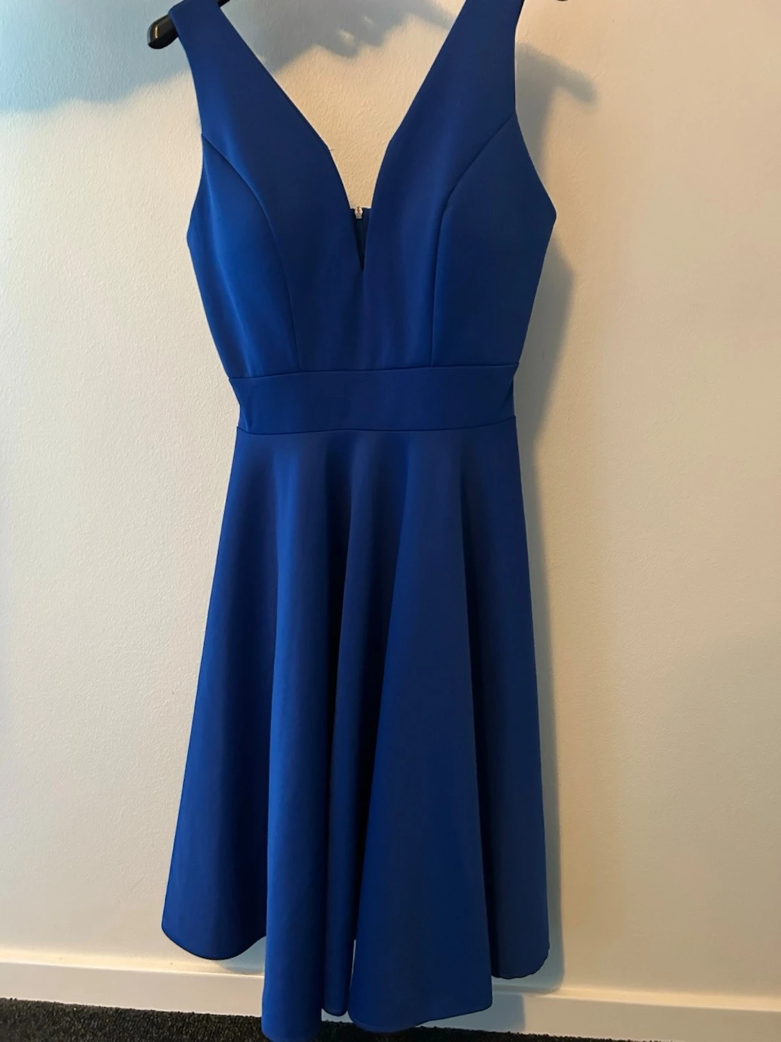 Blå kortklänning med v-ringning