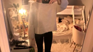 Beige stickad tröja från Monki - Supermysig beige stickad tröja från ginatricot. Tröjan har en loose fit och långa ärmar. Enkel och stilren design som funkar till allt. Helt oanvänd inprisip.