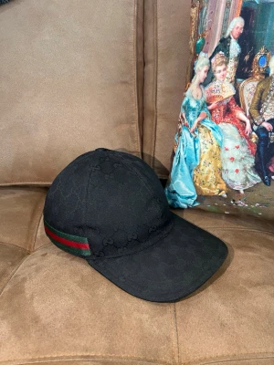 Gucci keps - Gucci keps canvas svart. 