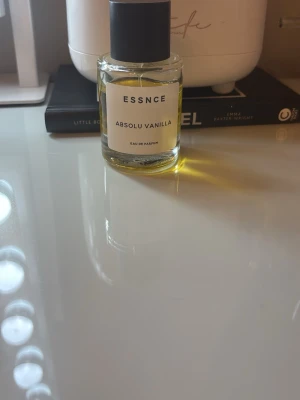ESSNCE Absolu Vanilla EdP - Perfekt för dig som gillar vanilj .50ml men använt ca 20% av flaskan 