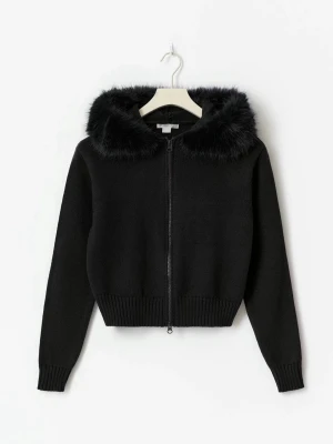 Gina Tricot fur hoodie - Säljer Gina Tricots fur hoodie i storlek S. Aldrig använd, lapp kvar💕nypris; 399kr 