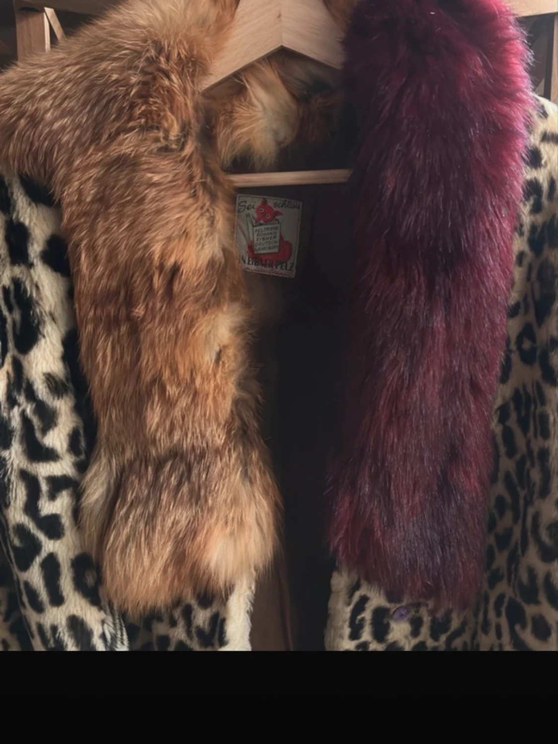 Leopardmönstrad pälsjacka med krage - 1