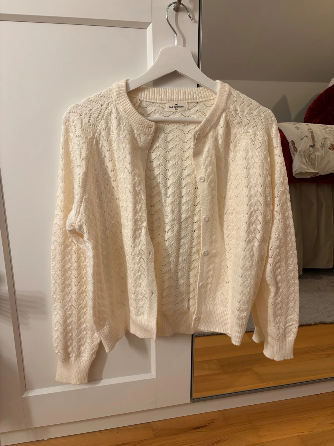 Vit stickad kofta från Fashiontiger - 1