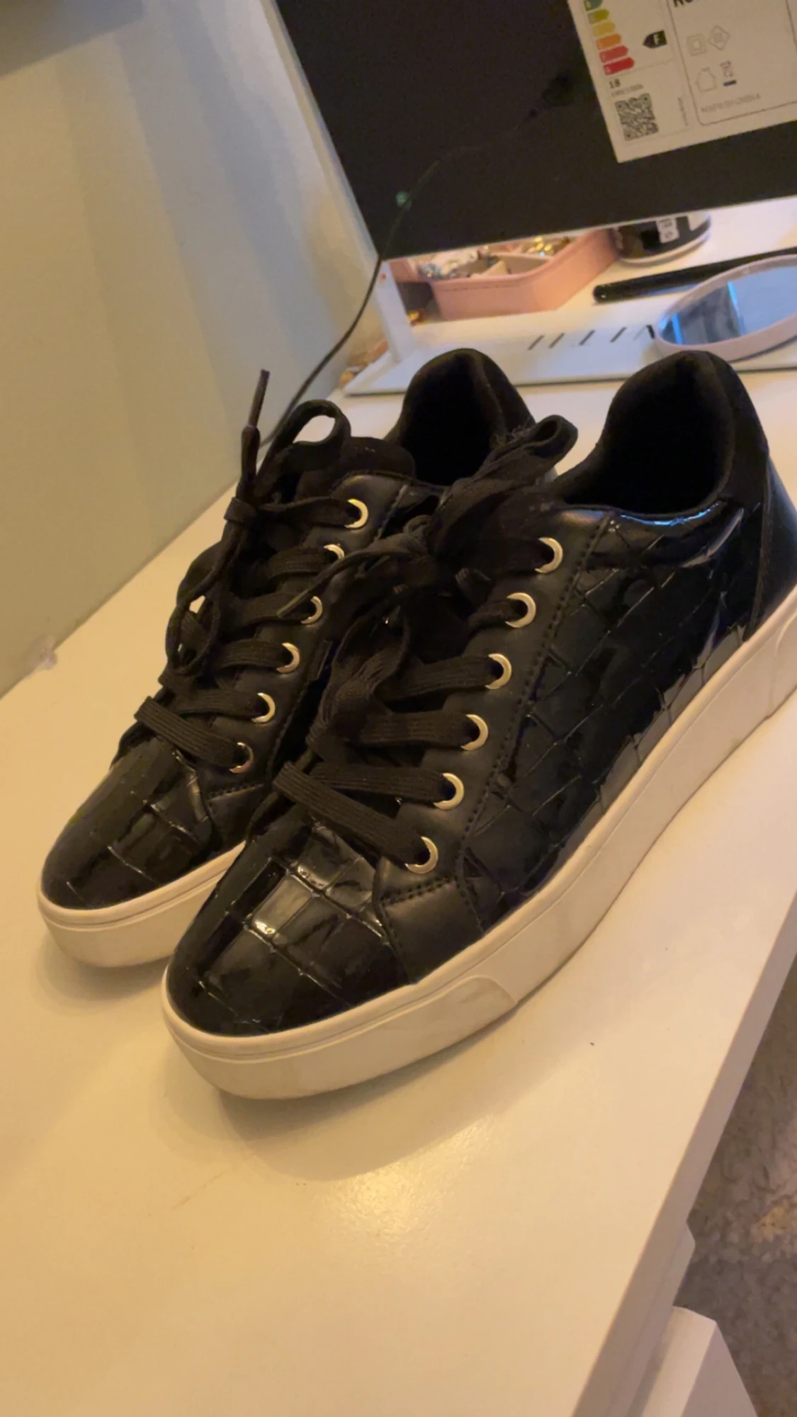Svarta sneakers