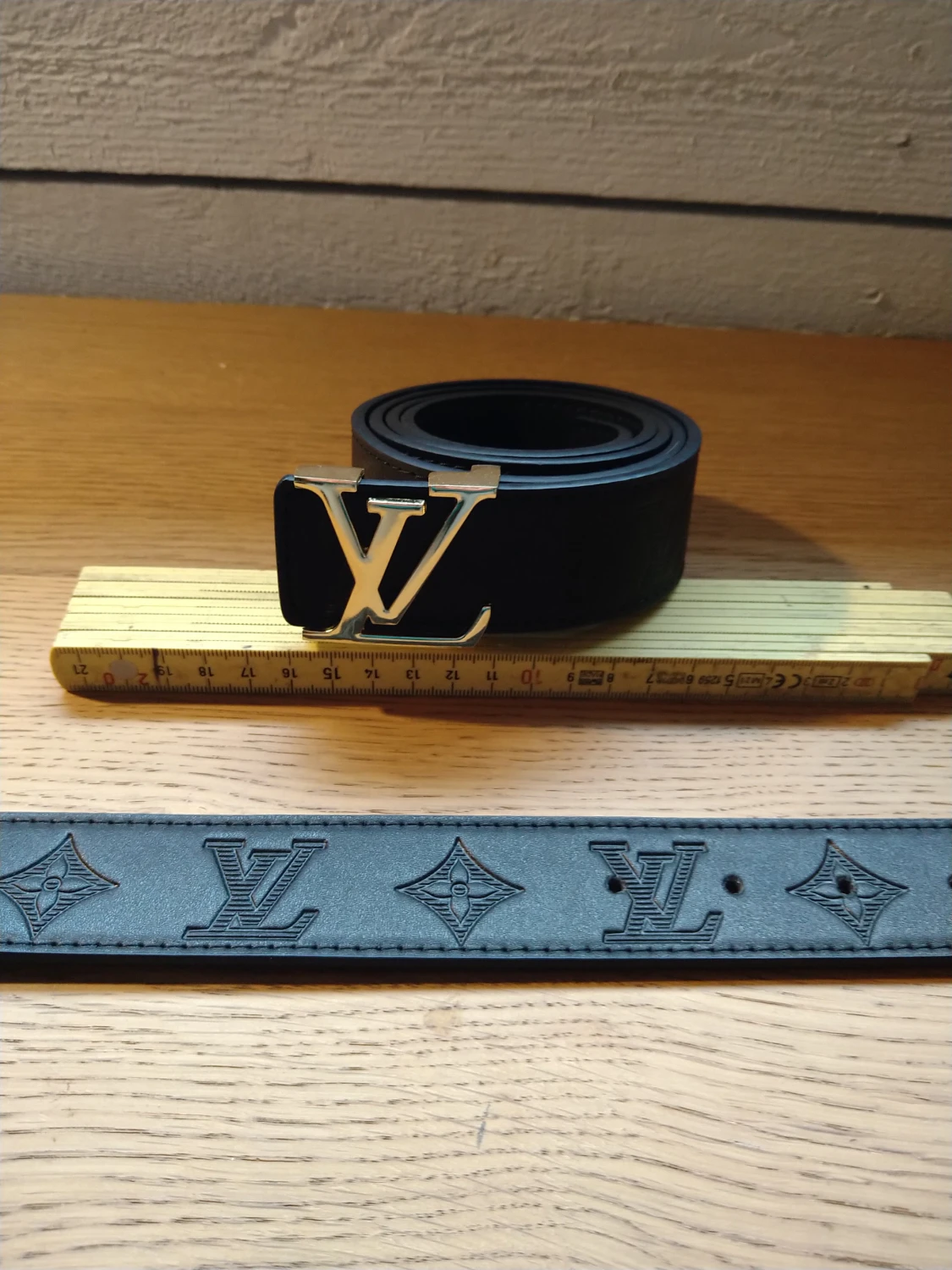 Svart Louis Vuitton bälte i skinn