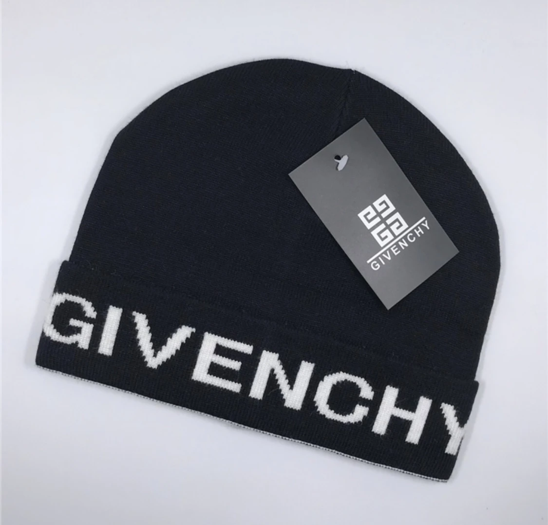 Svart mössa från Givenchy