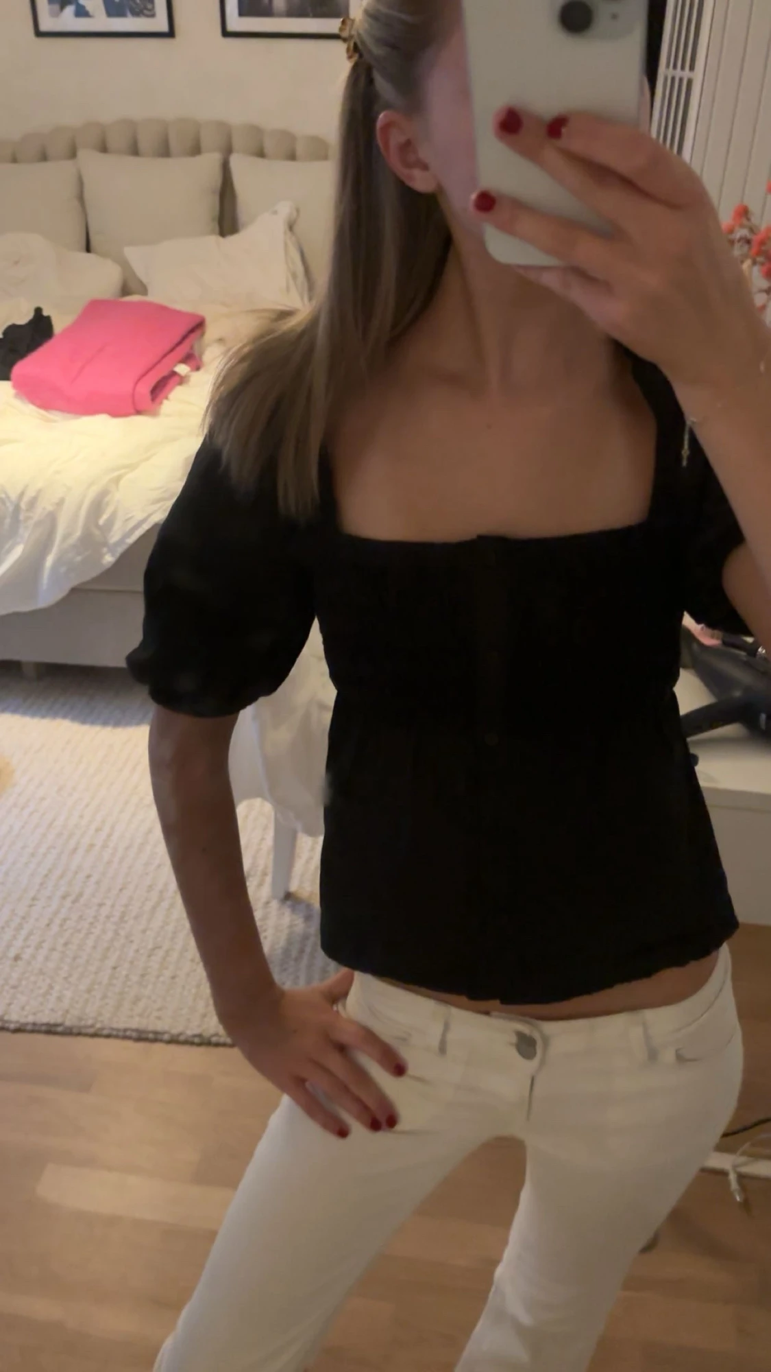 Svart blus med puffärm från AFJ x NA-KD - 3