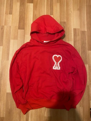 Ami hoodie - Ami hoodie, storlek m, röd, väldigt bra skick