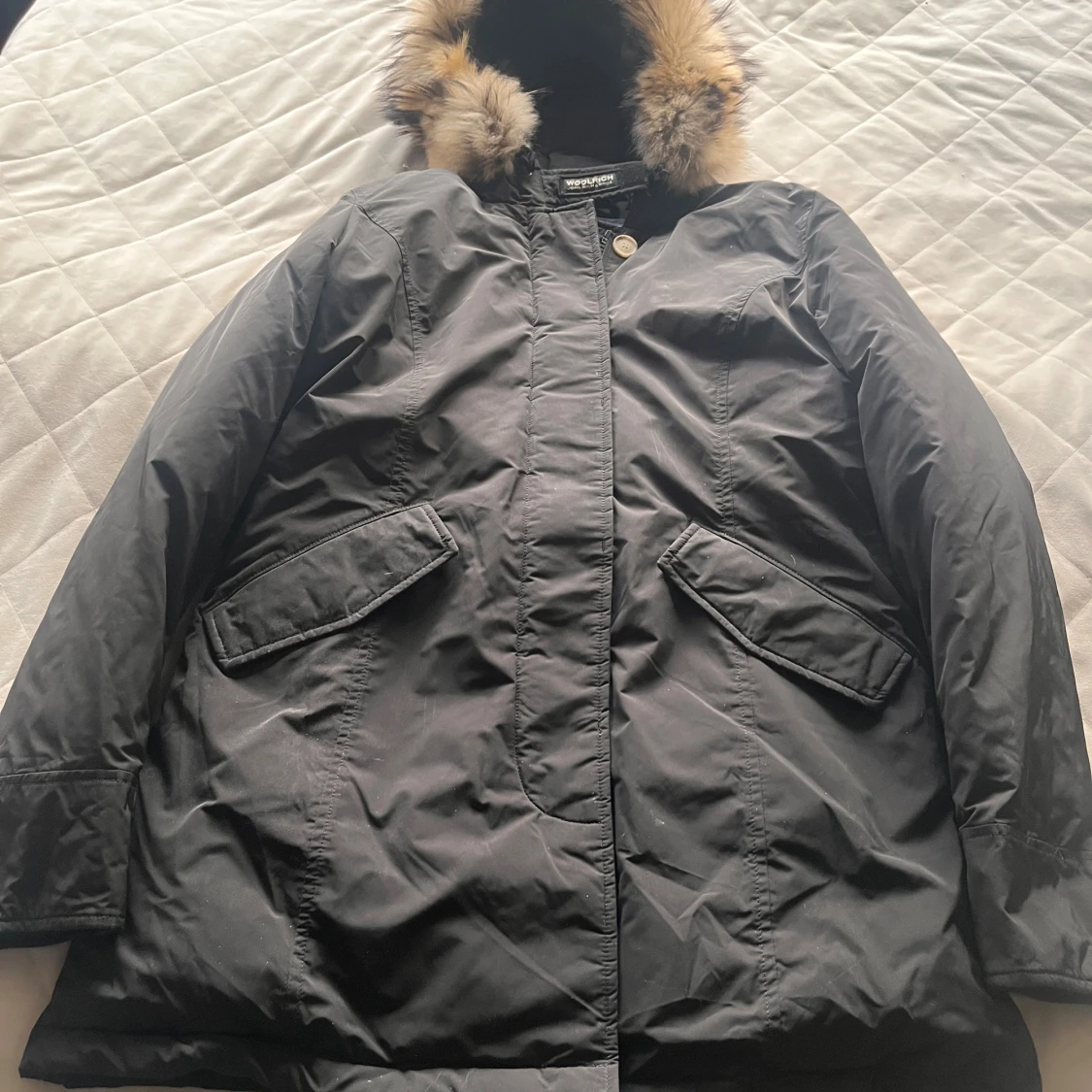 Svart parkas från Woolrich med päls - 2