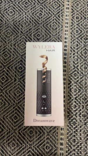 Locktång helt nytt oanvänd - Den här varan skulle vara perfekt för er som söker en julklapp eller present till en kvinna. Den var köpt för 700kr men ska säljas eftersom jag har fått en ny. Den är i helt bra skick 