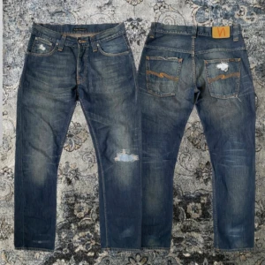 Nudie jeans - Sjukt snygga Nudie jeans i modellen Even Steven! Jeansen har en rak passform och snygga slitningar! ✌️ Stolek 31/32, skriv vid minsta fråga!