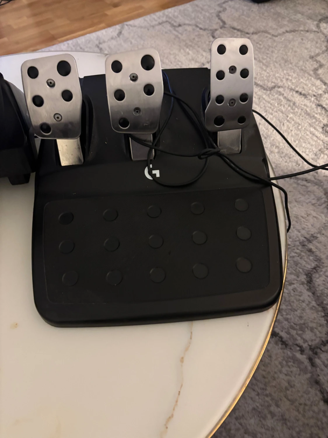 Logitech G923 Racing Wheel and Pedals - 2