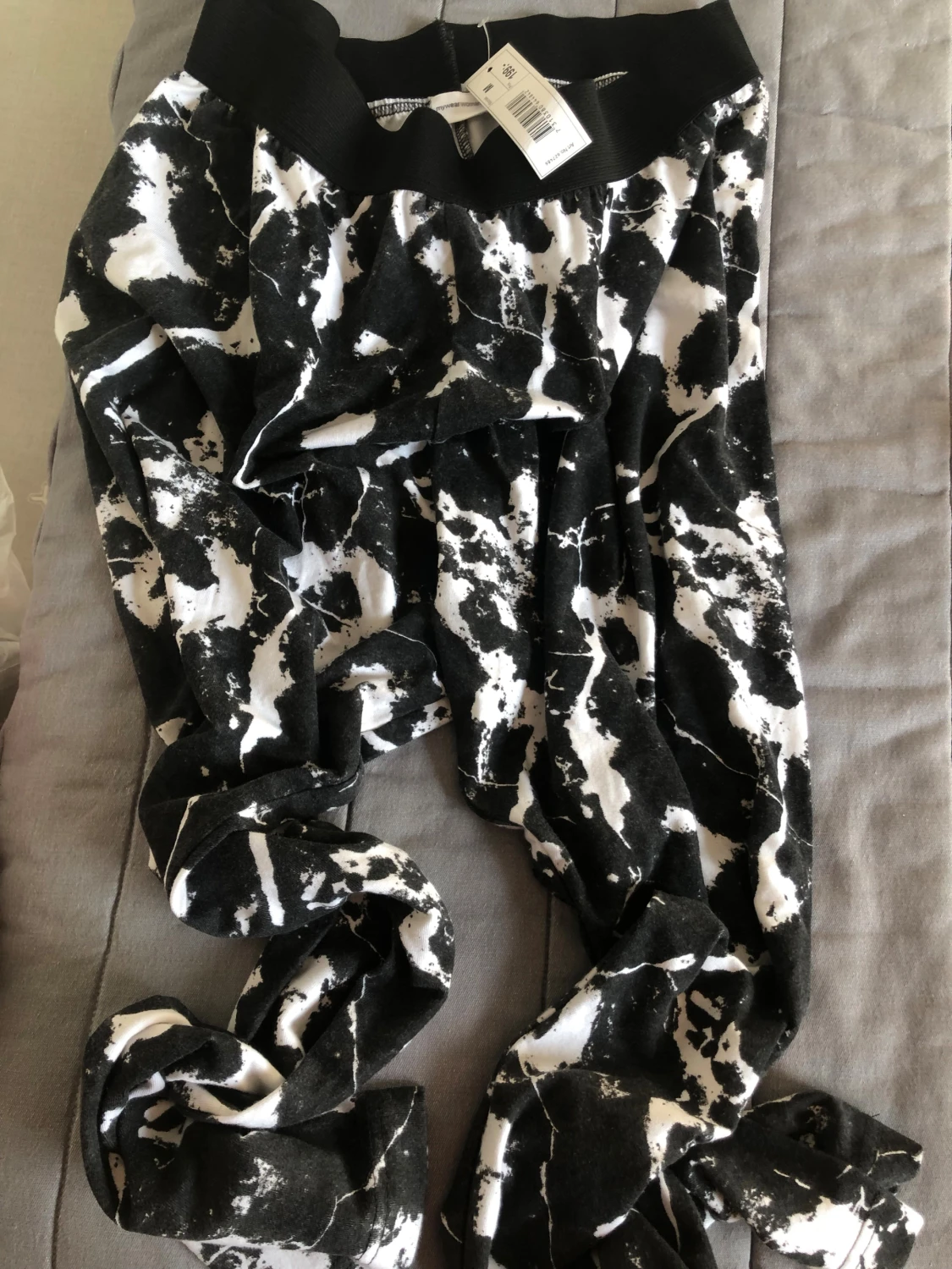 Svarta och vita mönstrade mjukisbyxor