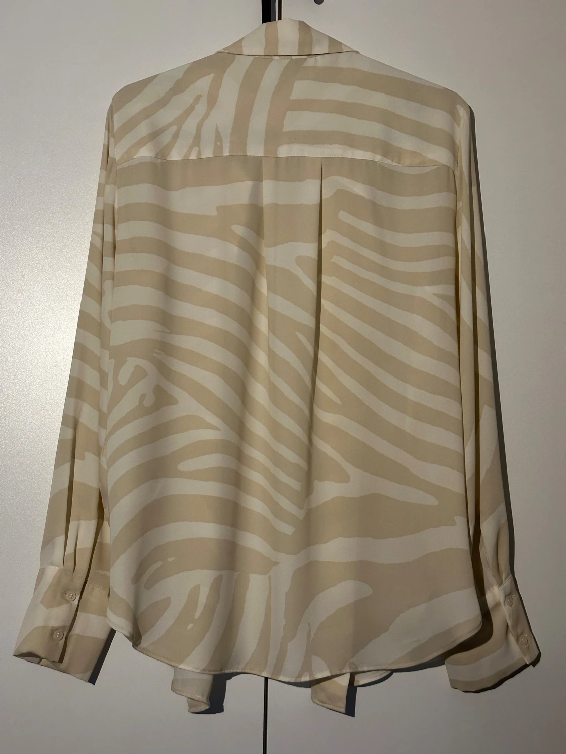 H&M beige skjorta, storlek XS - 2