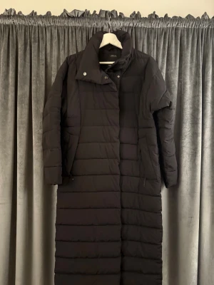 Didriksons Jacka - Didriksons Jacka för kvinnor storlek 34 passar perfekt in i vintern, Orignal pris 3900kr och lägger ut den för 1400kr  säljer den pågrund av inte min stil längre, Top skick 10/10 