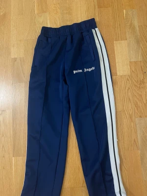 Palm Angels byxor - Palm Angels byxor, storlek M, fint skick