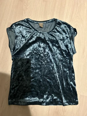 Blå tröja  - Mysig tröja från Lindex, passar xs och s