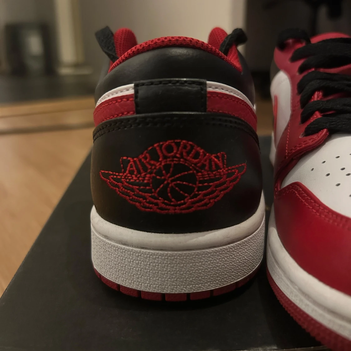 Nike Air Jordan 1 Low Chicago - 3