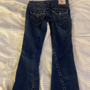 true religion botcut low waist jeans - byter gärna också i mindre storlek