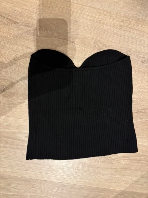 Svart bandeau-topp /tubtopp/axelbandslös topp, Lindex - 100% polyamid