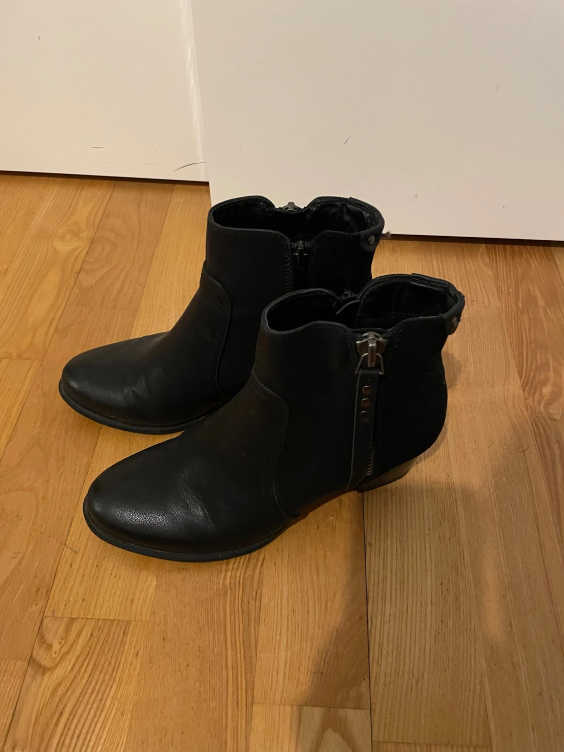 Svarta boots med dragkedja och klack - 1