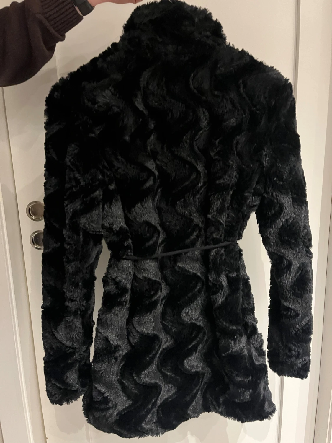 Svart pälsjacka från Vero Moda - 1