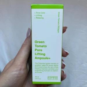 Green Tomato Pore Lifting Ampoule+ - Sungboon editor Green Tomato Pore Lifting Ampoule+ 30 ml. Den helt ny alltså aldrig använd. Den är i en glasflaska med pipet 💖. 