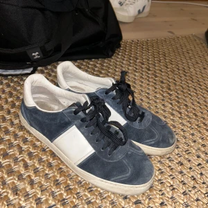 Valentino flycrew - Hyfsat slitna flycrews, kom dm vid frågor Elr prisförslag