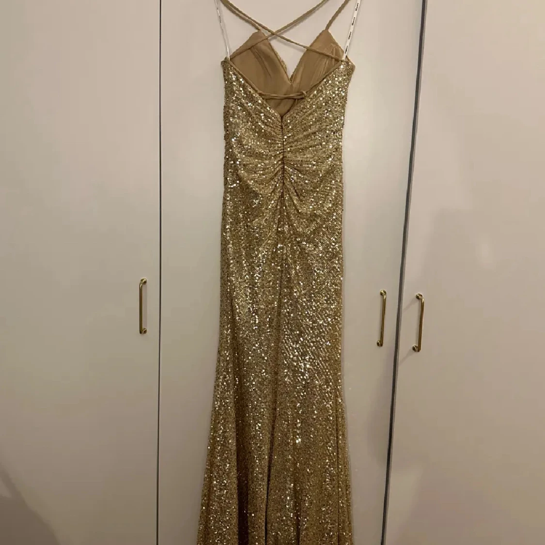 Guldglittrig klänning - 2