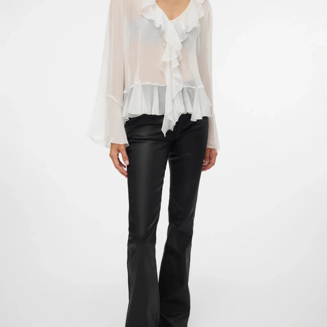 Svarta bootcut byxor i skinnimitation - 1