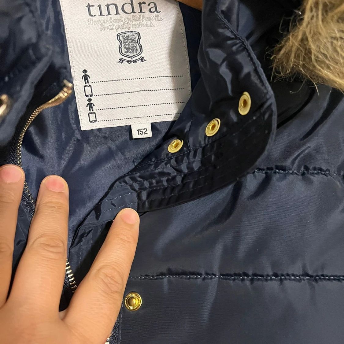 Mörkblå pufferjacka med fuskpäls - 2