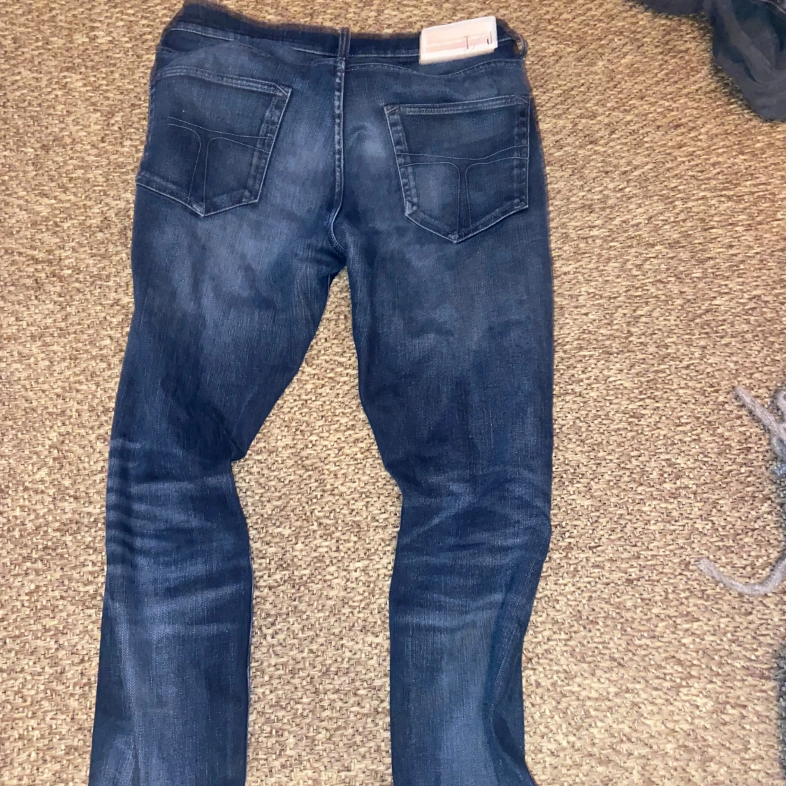 Mörkblå jeansbyxor från T/J, 29/32 - 2