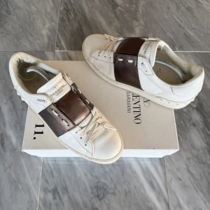 Valentino skor - Valentino Open - Skick: Knappt använda - Tillbehör: Valentino kort - Nypris: 6000kr - TrendWardrobe
