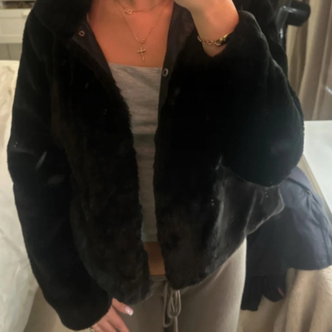 Svart pälsjacka 