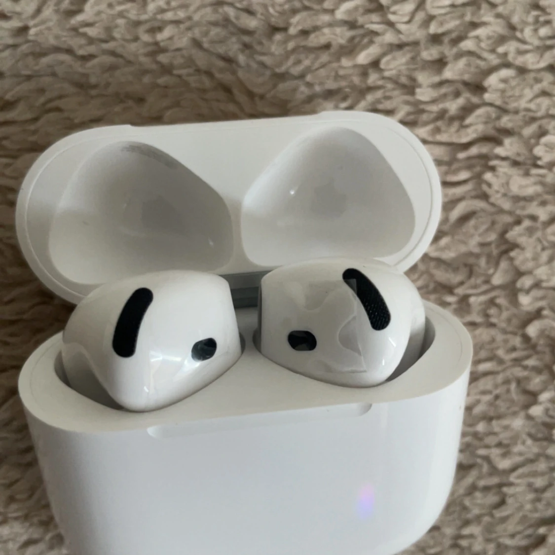 Apple AirPods 4 - 3