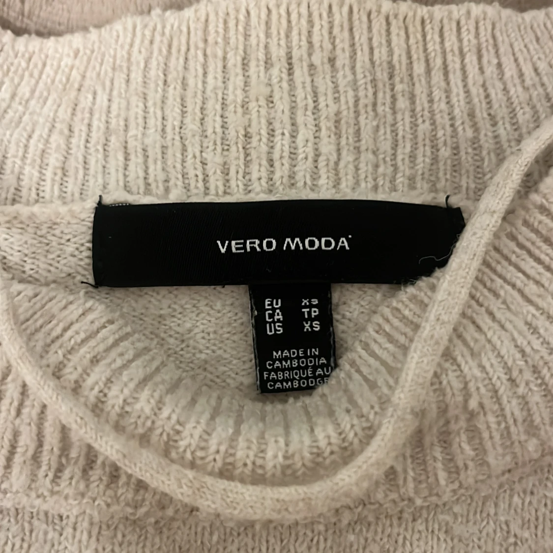Stickad beige tröja från vero Moda  - 1