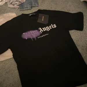 T-shirt  - Säljer för att den är för stor. Passar M mer än S