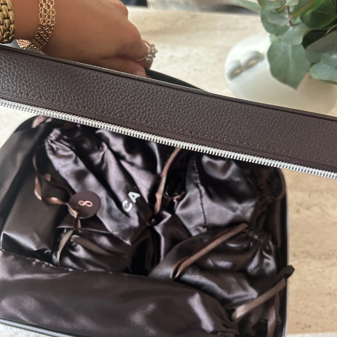 Brun necessär från CAIA i skinnimitation - 3