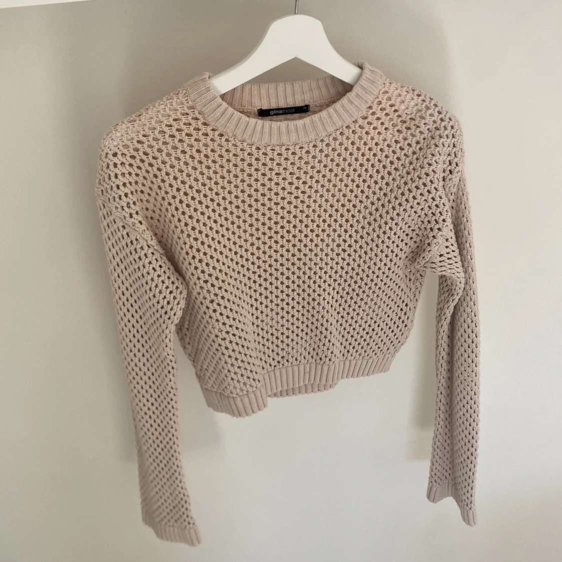 Beige stickad tröja från Gina Tricot