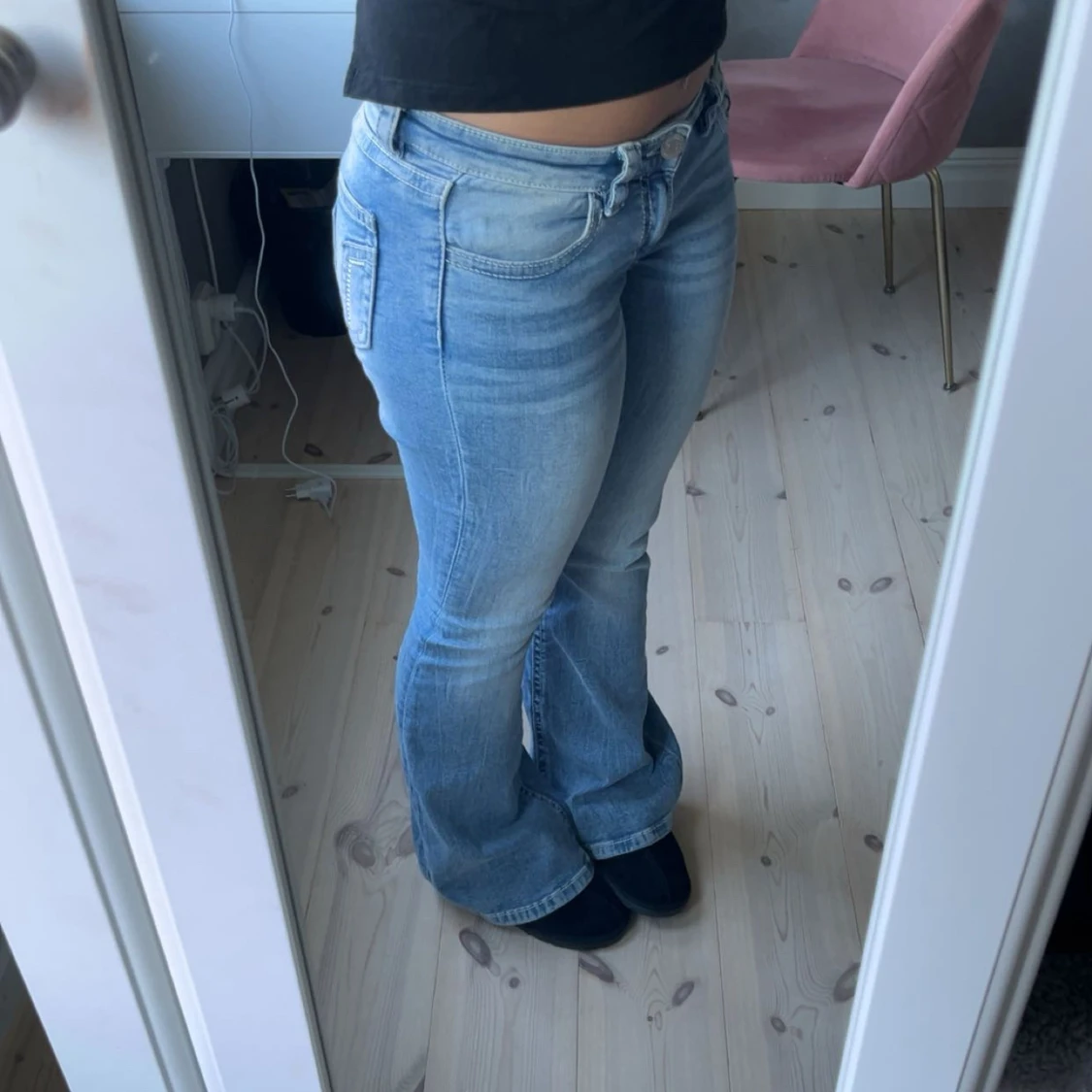 Lågmidjade jeans från Gina Tricot ljusblå