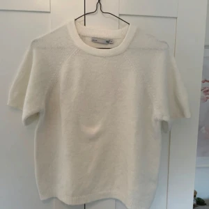 Stickad t shirt topp - Jätte skönt och peeerfekttt för hösten/vintern! den är jätte varm och fin🤍🤍